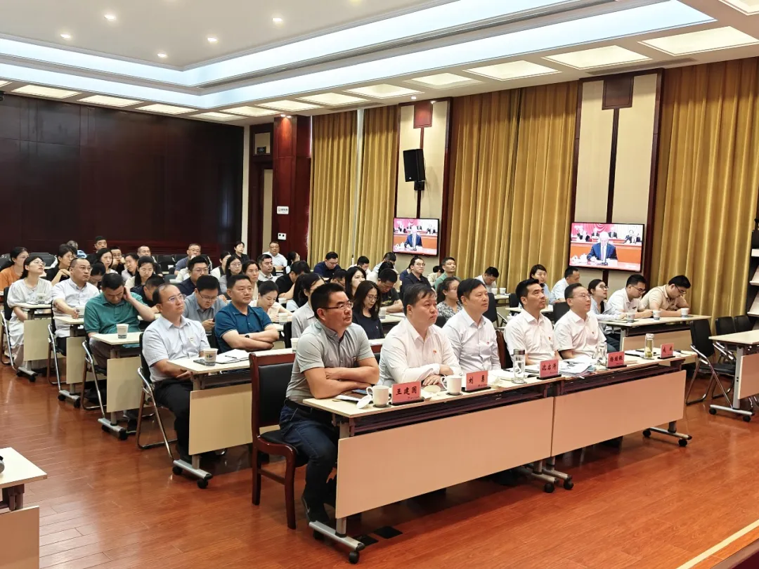 市财政局组织集中收看庆祝...